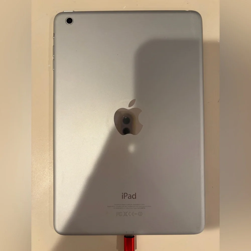 Apple iPad Mini 1st-gen in White with 16GB - Wifi Only